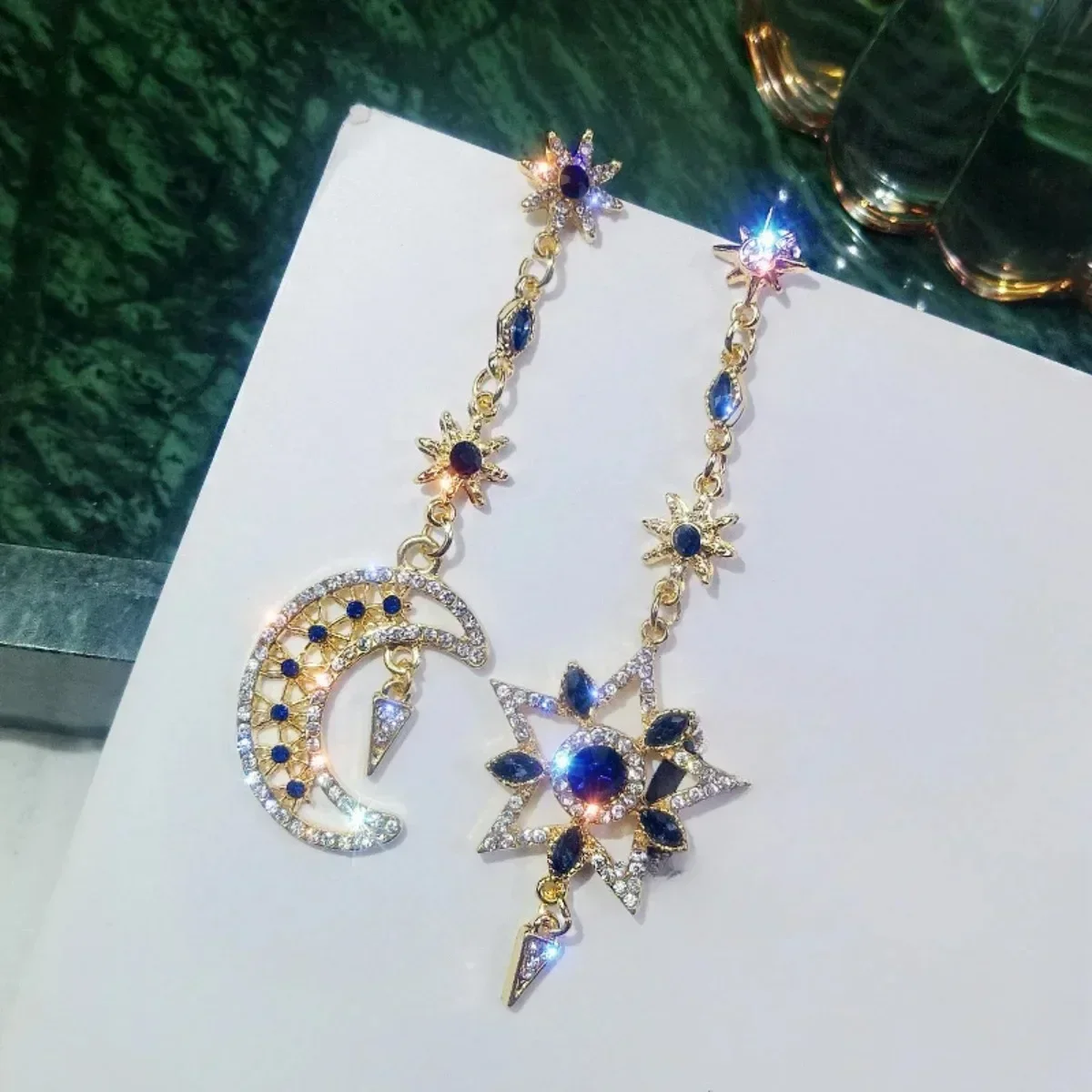 أقراط سماوية أثيرية فضية، مجوهرات متدلية بشرابة على شكل نجمة قمر غير متماثلة، هدية أنيقة مخصصة للنساء والفتيات