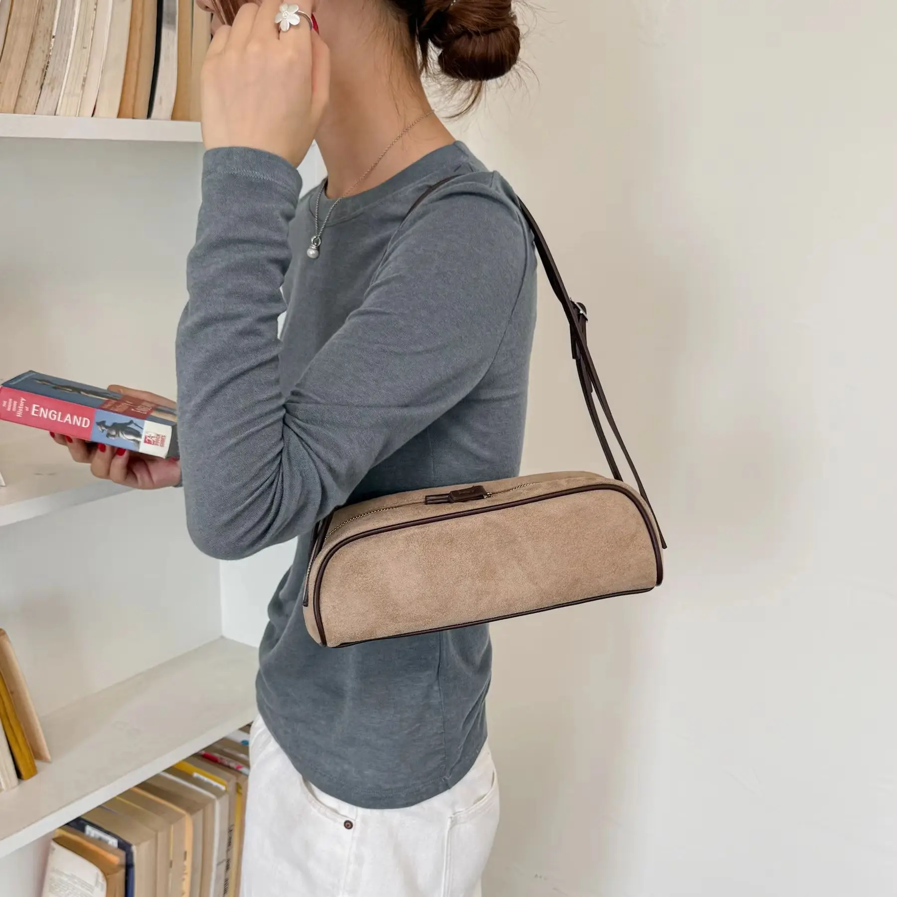 Retro Suede Shoulder Bag Contrasting Colors Thin Edge Straps Lightweight Simple Underarm Cylindrical Bag Women's Handbag New