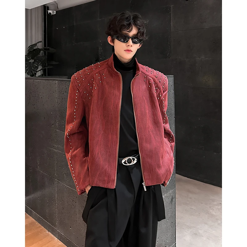 

Ретро-куртка для мужчин винного цвета с декоративными элементами в стиле хэви-метал, с накладками на плечах, высококачественная модная брендовая верхняя одежда в корейском стиле, повседневная, стильная, стритстайл.