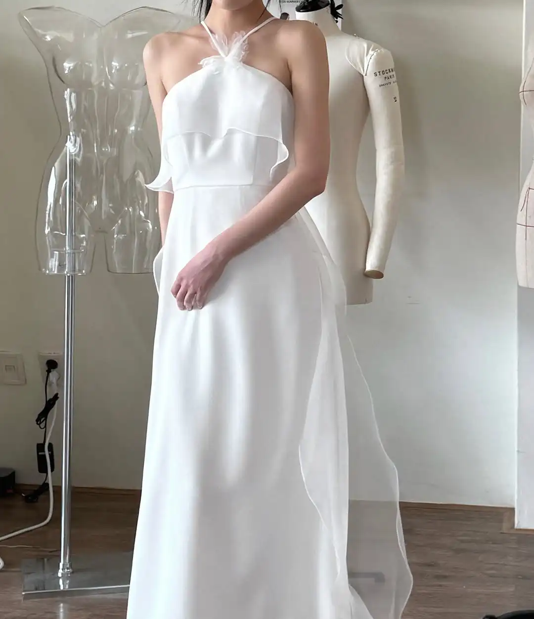 MD Simple Halter Satin Wedding Dress Sleeveless Korea Photoshoot Pleat Floor-Length Bridal Gown Applique Customized 웨딩드레스