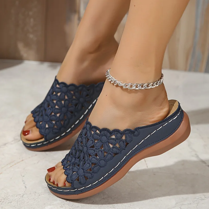 Shoes Big Size On A Wedge Fretwork Heels Woman\'s Slippers Flower Med Low Lady Slides 2024 Girl Summer Soft Casual Concise Rubber