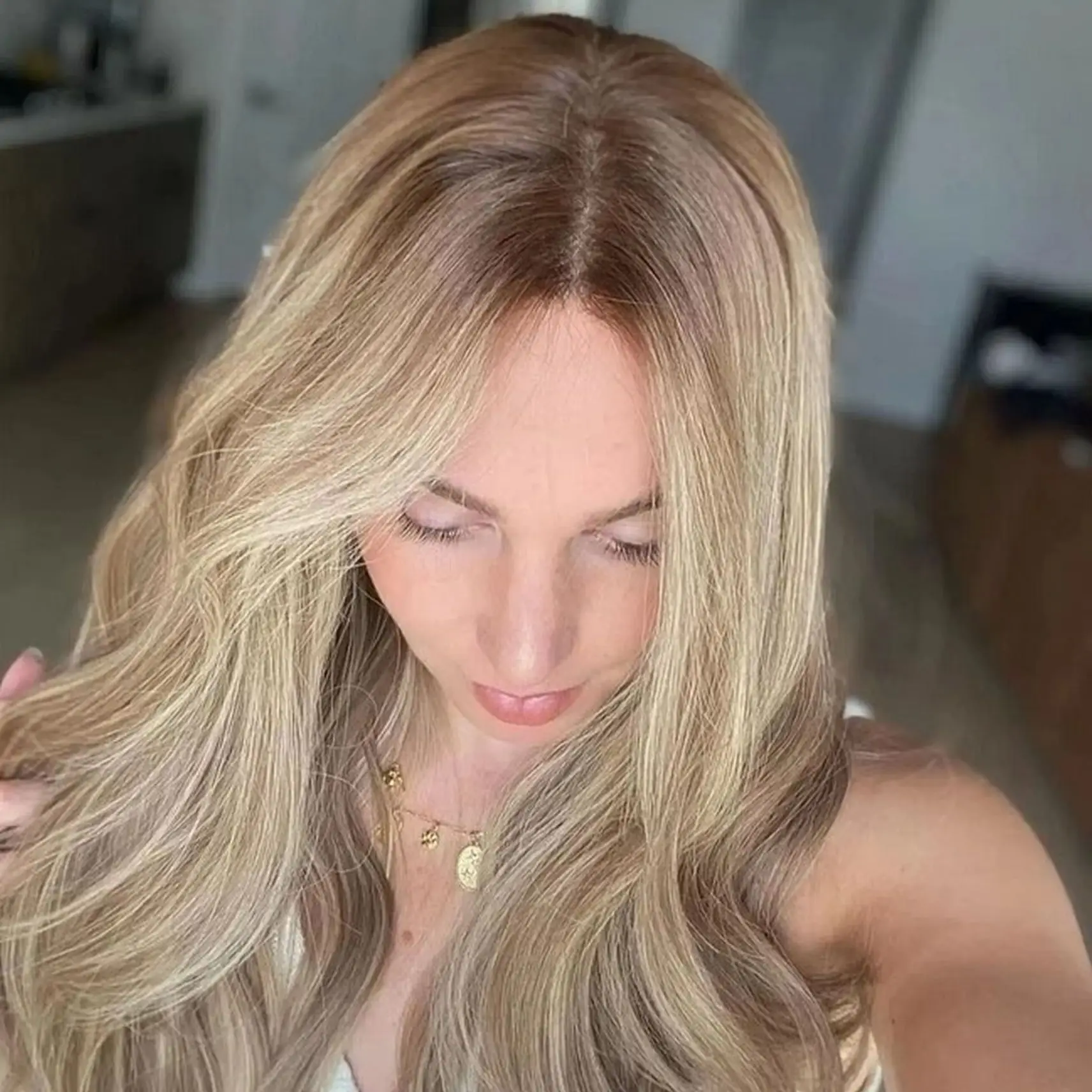 

Luxury Warm Blonde Highlights Synthetic Wigs Loose Wave 13*4 HD Lace Front Wig New Pre Pluckced Heat Resistant Fibre Women's Wig