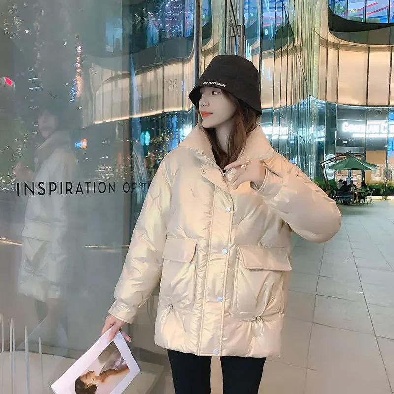 เสื้อโค้ทลำลองทรงหลวมสำหรับผู้หญิงแจ็คเก็ตขนเป็ด2024ฤดูหนาวสีทึบคอตั้ง MODE Korea มันวาวแจ็กเก็ตหนาสำหรับผู้หญิง