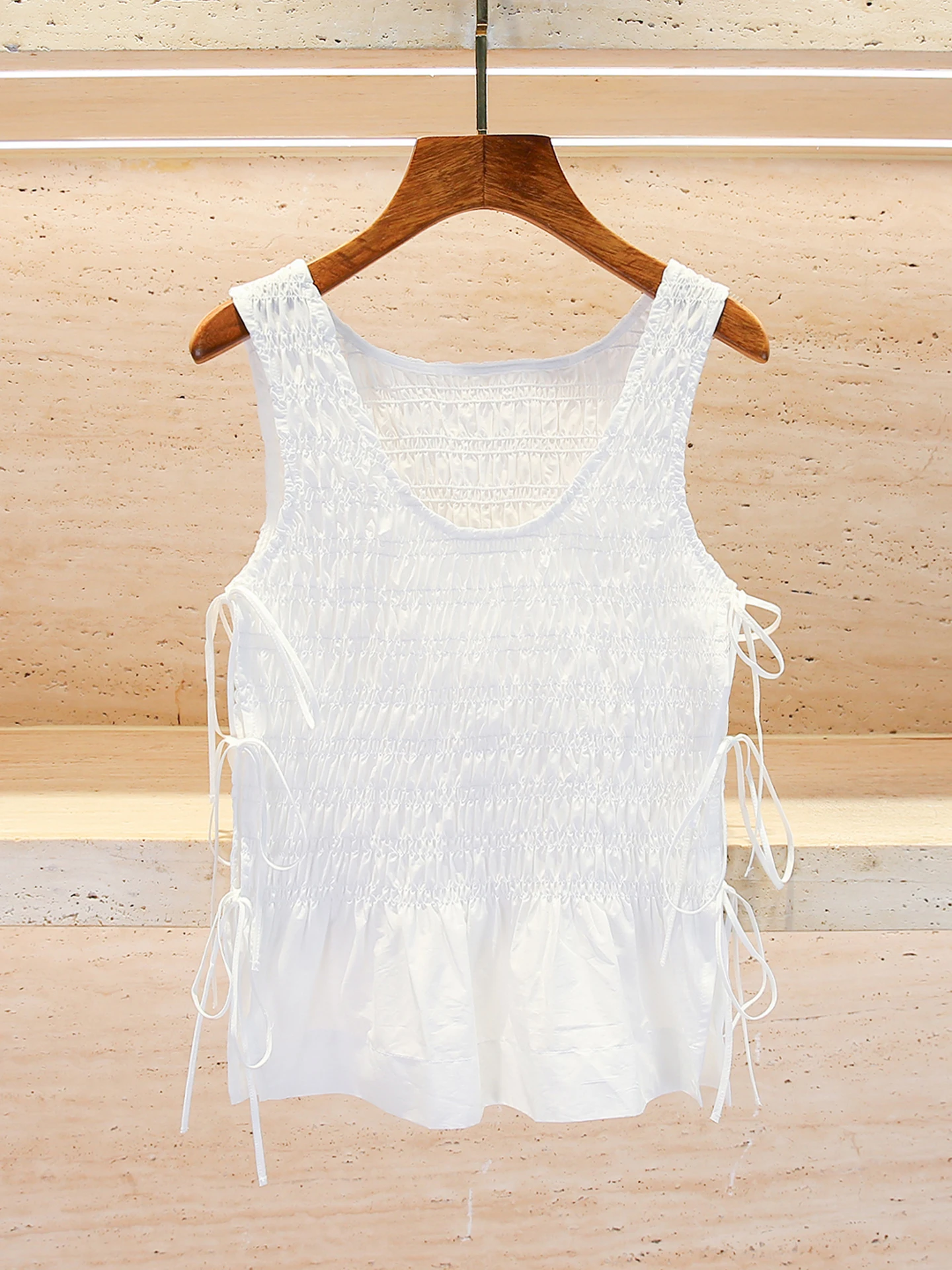 

Casual Versatile U-Ne Pleated Belted Vest Top High-End Women's Faion Autumn 2025 South Oil Commute Sle ort Length Sol...