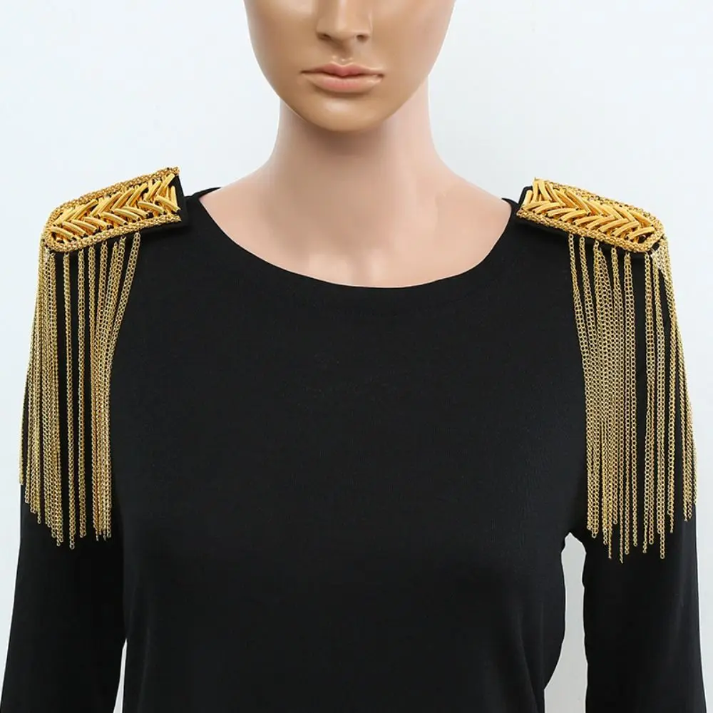 

Exquisite Pin Club Tassel Chain Epaulette Breastpin Cool Rivet Shoulder Badges Crystal Shiny Jacket Vintage Brooch Party