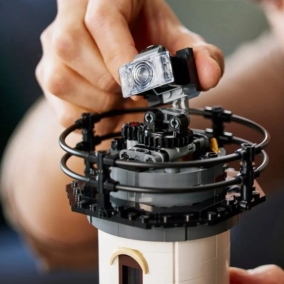 

Рождественские подарки, украшение для рабочего стола, электрический маяк, модель 21335, строительные блоки, моторизованные кирпичи, сборка с оригинальной коробкой