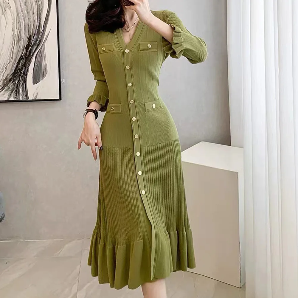 

2025 fashion dress fall and winter temperament celebrity niche green ruffled single-breasted V-neck long knitted women