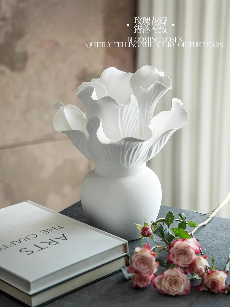 

Modern high-end ceramic vase white high-end creative lace living room ornament desktop decoration