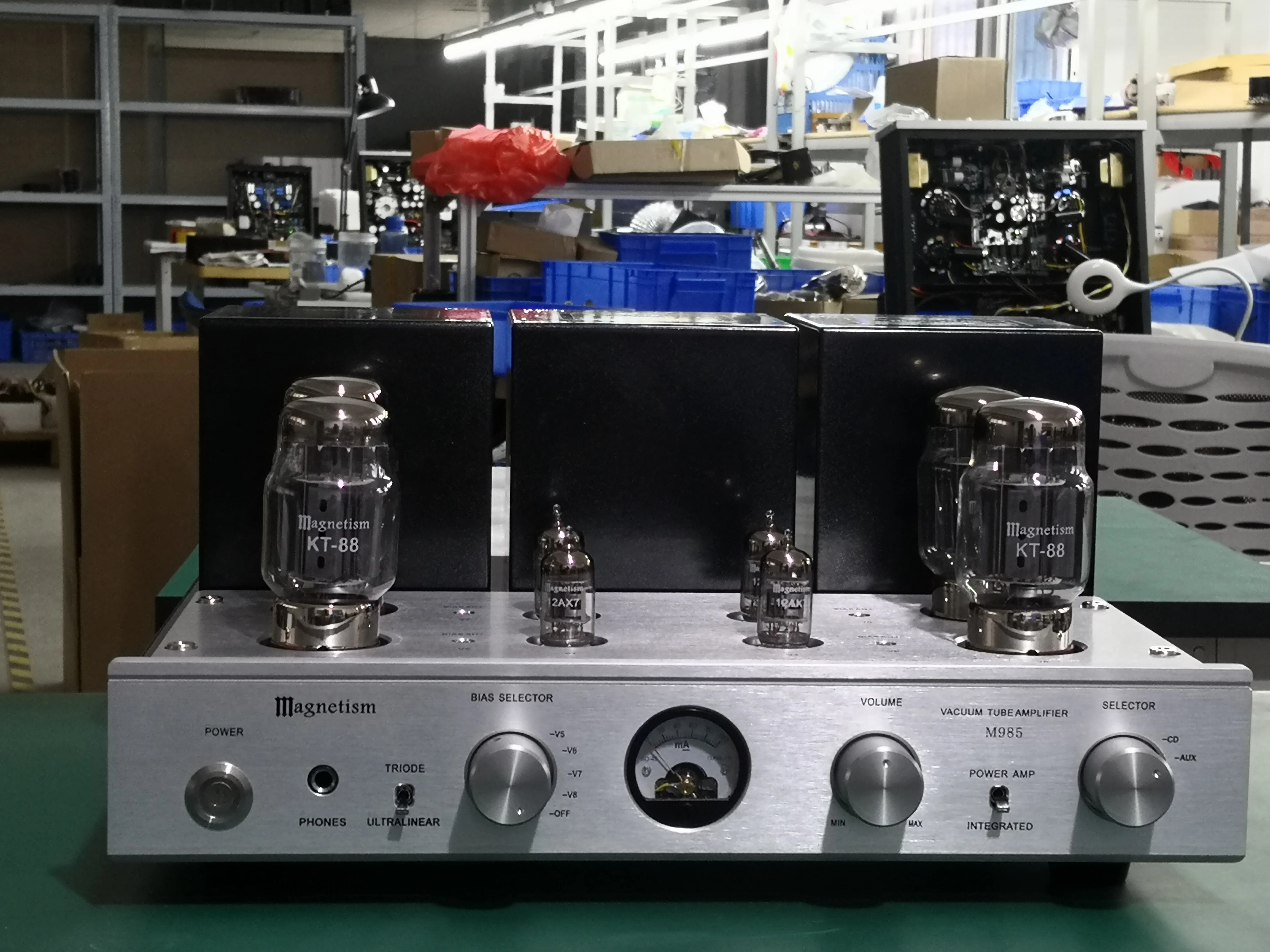 

NEW 48W*2 super linear KT88 tube amplifier M985 tube amplifier, KT88 * 4 12AX7 * 2 12AU7 * 2, frequency response: 18Hz~32kHz