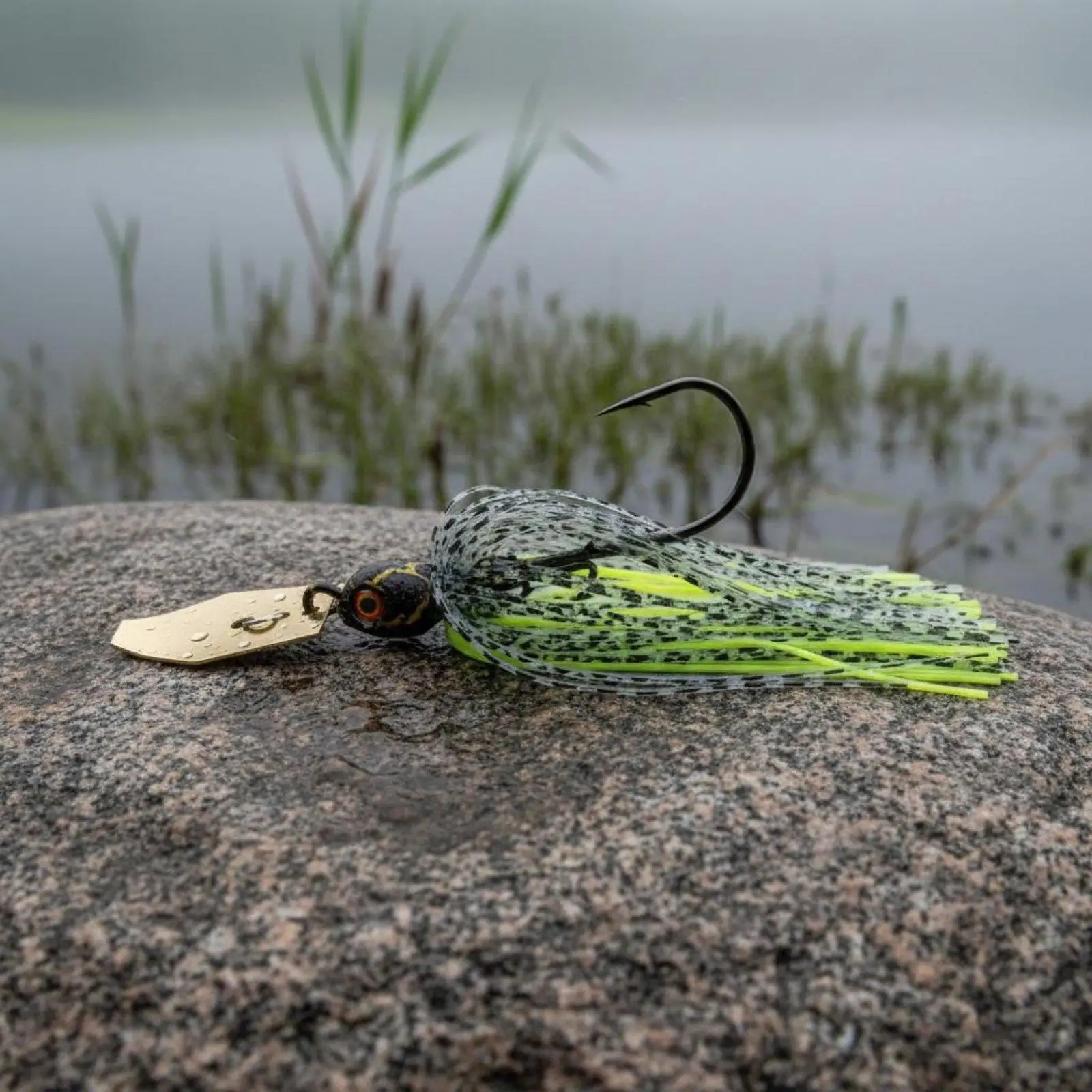 3xBladed Jig Anti-Snag Design Chatter Jig Lure High Flash Vibrating for Bass Anglers Black Yellow 7G