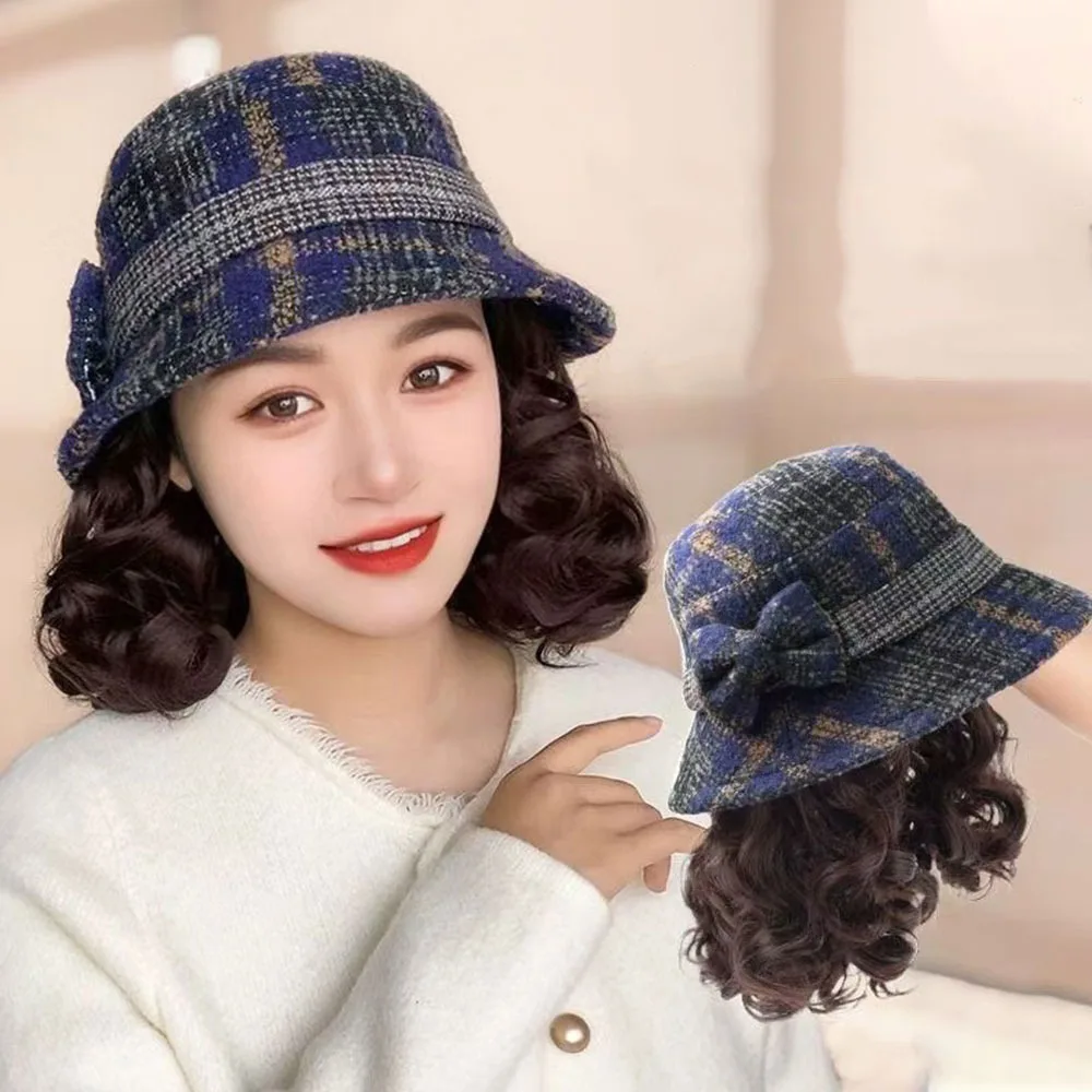 

Осень-зима с вьющимися волосами Рыбацкая шляпа с прикрепленным париком Парик с бантом Панама Повседневная теплая рыбацкая шапка для женщин