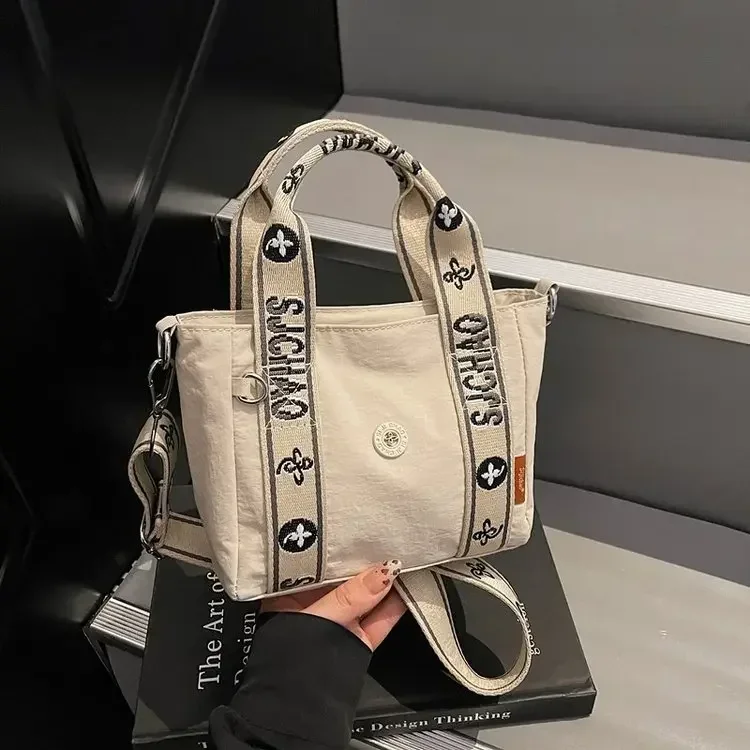 

Simple Modern Crossbody Handbag Comfortable Shoulder Purse Basic Style Bag for Ladies Everyday Daily Matching