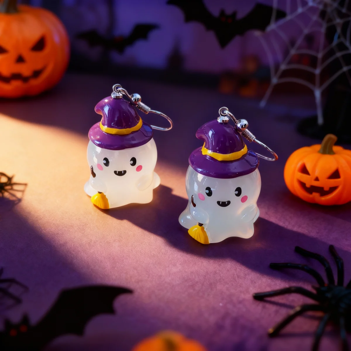 Gothic Lustige Geist Tropfen Ohrringe Tragen Lila Hexe Hut Halten Besen Harz Geist Ohrring Für Frauen Männer Halloween Schmuck Geschenke