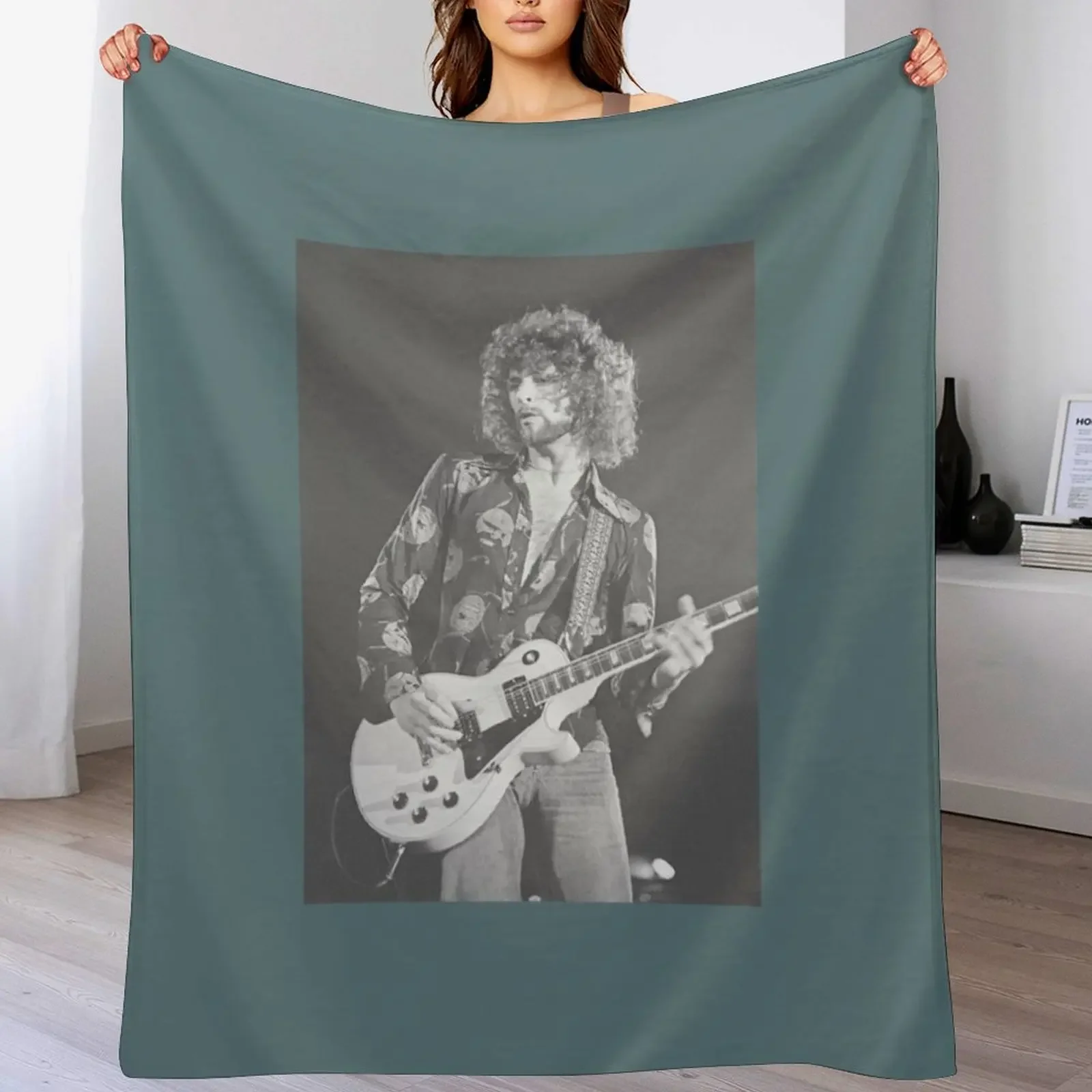 lindsey buckingham Throw Blanket Stylish Decor Blanket Gift for Friends Roommate