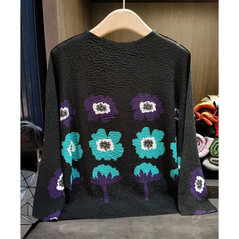

Miyake pleated plisse T-shirt 2025 cartoon flowers print long-sleeved T-shirt women pleats fall new design loose round neck tops