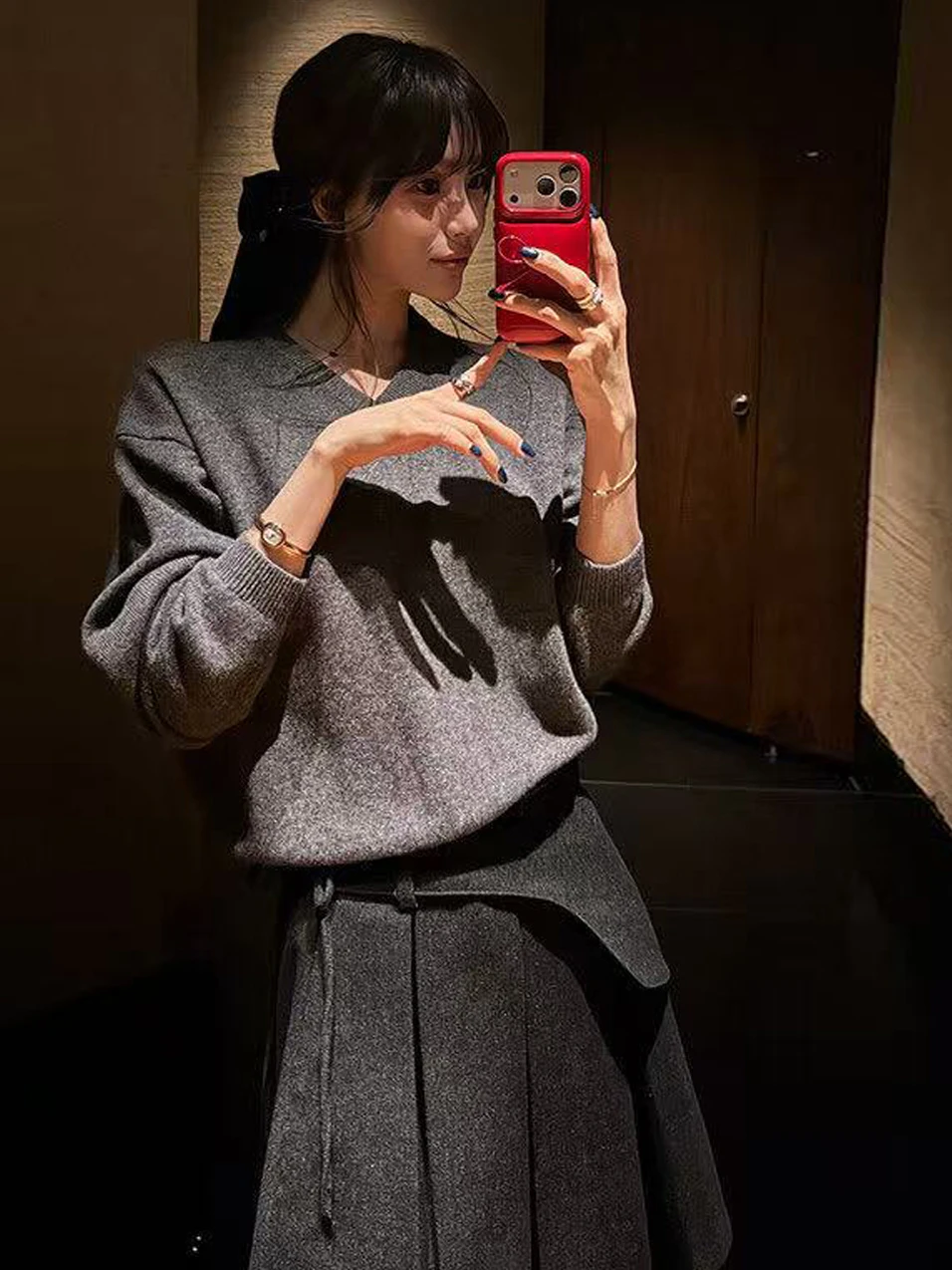 กระโปรงทรงเอ midi สไตล์เรโทรสำหรับผู้หญิง ฤดูใบไม้ร่วง ฤดูหนาว กระโปรงพลีทเอวสูงทรงเข้ารูป กระโปรงยาวแบบไม่สมมาตร เหมาะสำหรับใส่ไปทำงาน