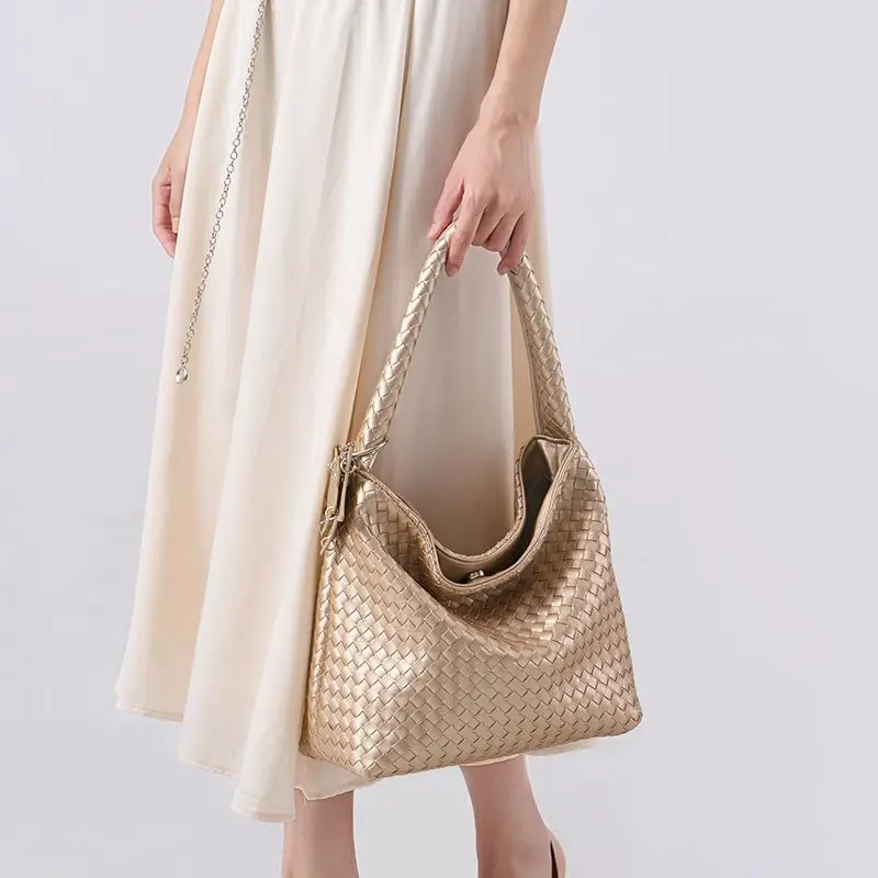 

Design sense single shoulder sling bag 2025 autumn and winter new large capacity imitation woven tote bag
