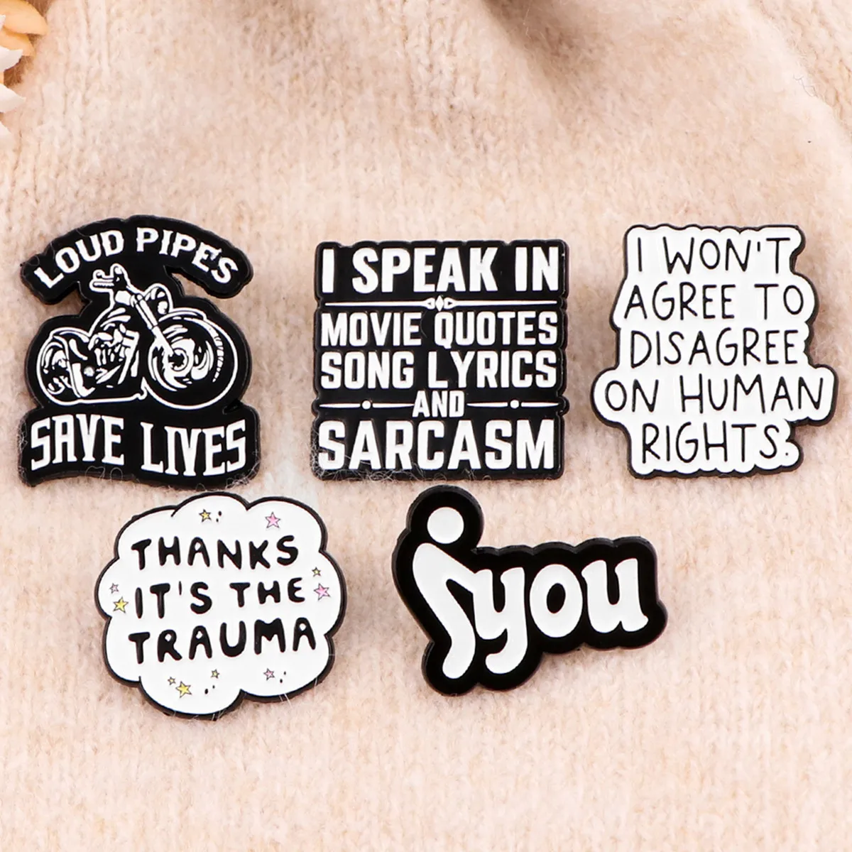 Creative Cartoon Letters YOU Brooch Pins Black White English letter shapes Badge Brooches Clothing backpack Accessories