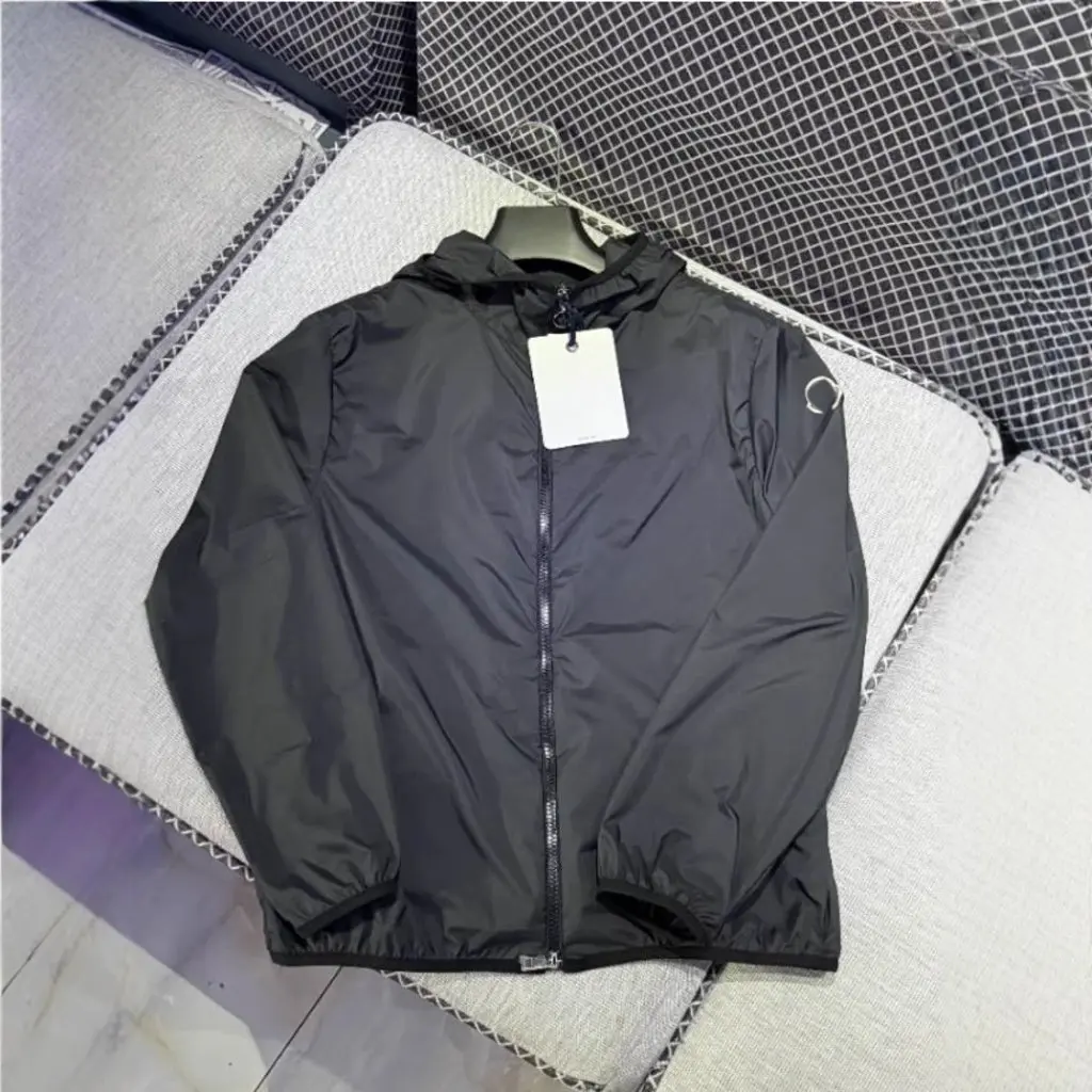 

Women's Hooded Sunscreen Top M 25ss New Armband Letter Logo Correct High Version in Stock Fashionable Windbreaker