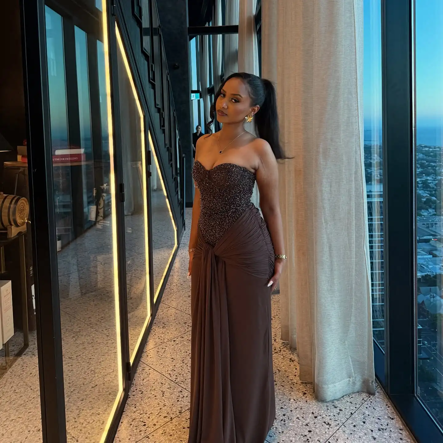 Oligai Nowe Eleganckie Sukienki na Imprezę Damskie Brązowe Maxi Bez Ramiączek Gorsetowe Sukienki z Cekinami Aksamitne Dopasowane Długie Białe Sukienki na Bal Urodzinowy