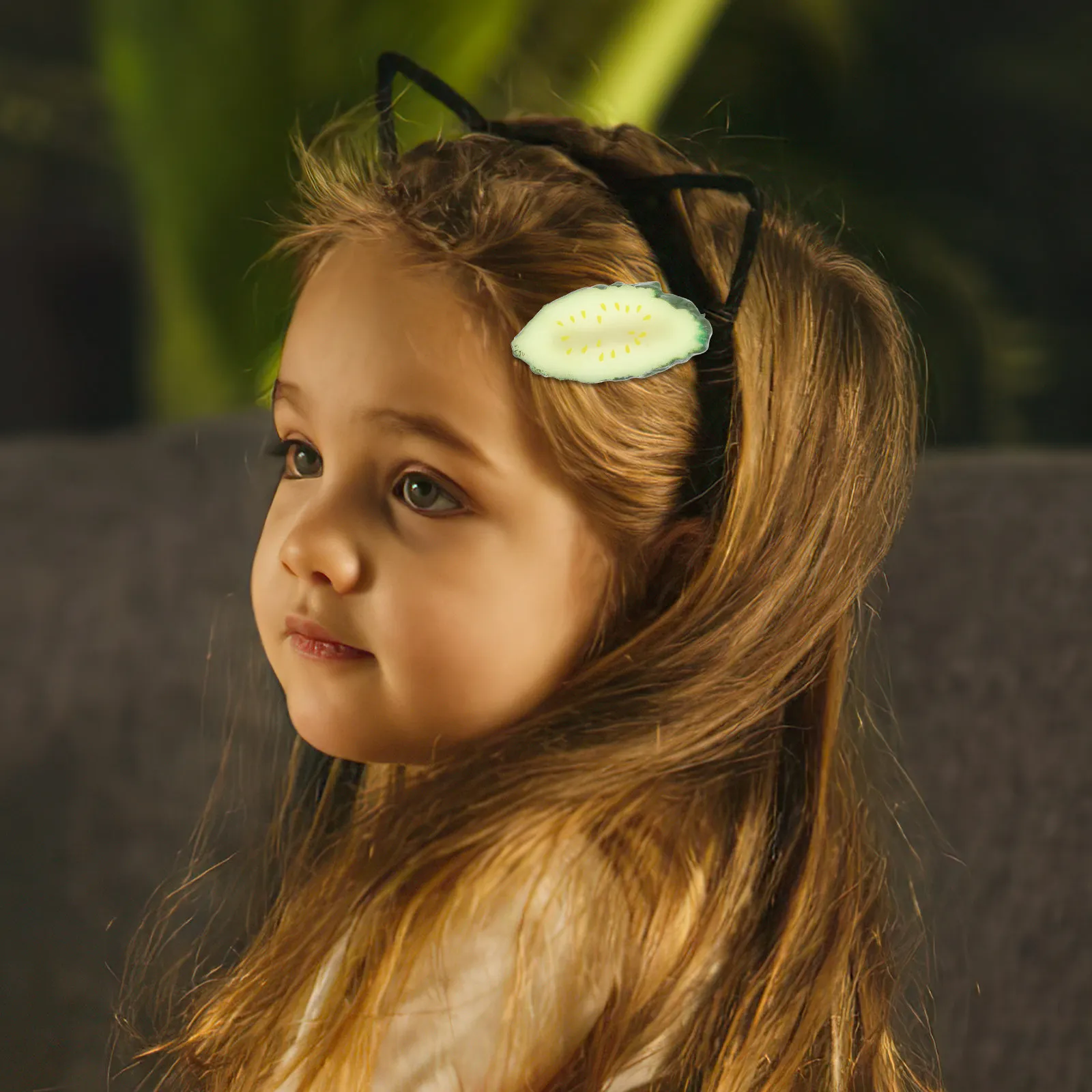 

Cute Cucumber Slice Hair Clip Fun Vegetable Hair Barrette Resin Material Secure Grip Versatile for Daily Wear Parties Cosplay