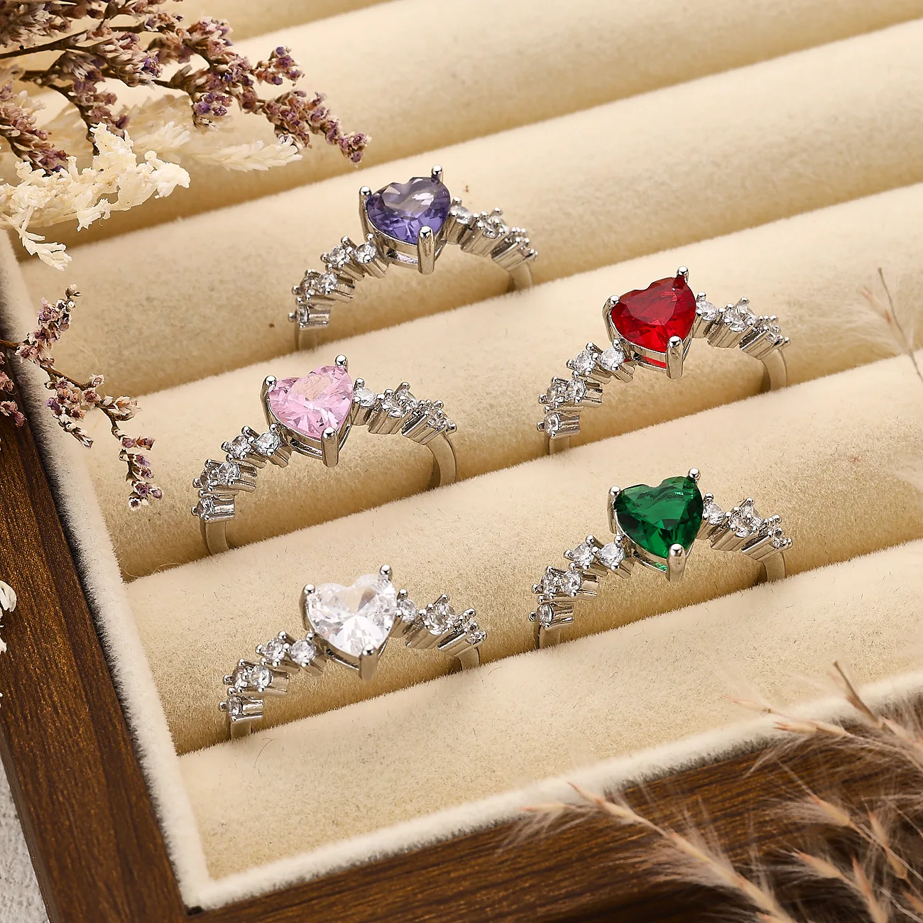 

5pcs/1set Silver Heart Shaped Simulated Emerald Ring for Women Elegant Minimalist Design Fashionable Luxury Style New Year Gift