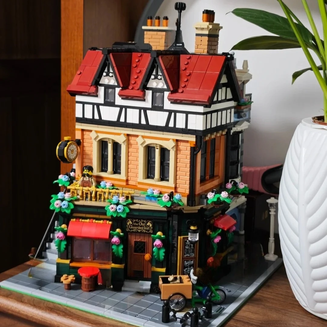 

2025 NEW Tudor Corner Modular Building Blocks Creative Expert Street Views Bricks Toy for Kids Adult Christmas Gifts 3266pcs