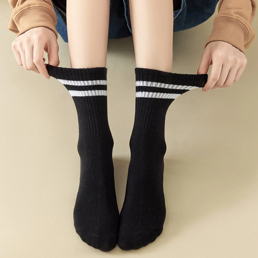 1/2pairs Women Cotton Fashion Milddle Tube Sock Striped Pattern Solid Color Black White Breathable Sock Comfortable Simple Socks