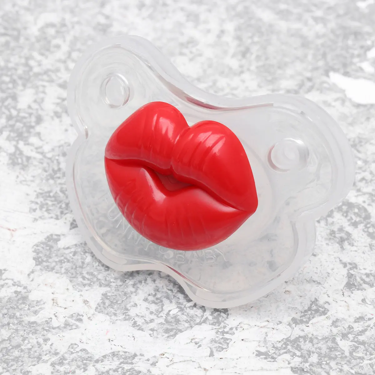 

Силиконовая соска-пустышка с дизайном красных губ для новорожденных: мягкая, безопасная, легко моется, забавная форма, успокаивающая и утешительная