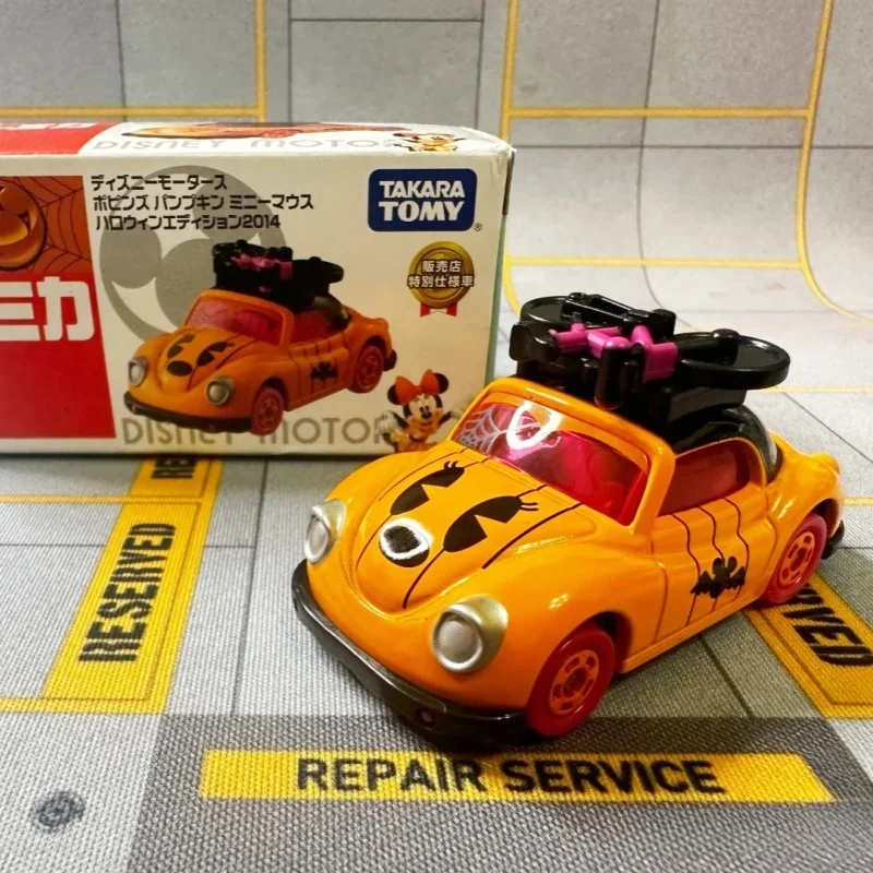 TOMY Disney Metalowy Model Samochodu Zabawka Damska Halloween Minnie Mickey Pojazd Kolekcjonerski Miniaturowy Pojazd do Zabawy Zestaw Kolejowy