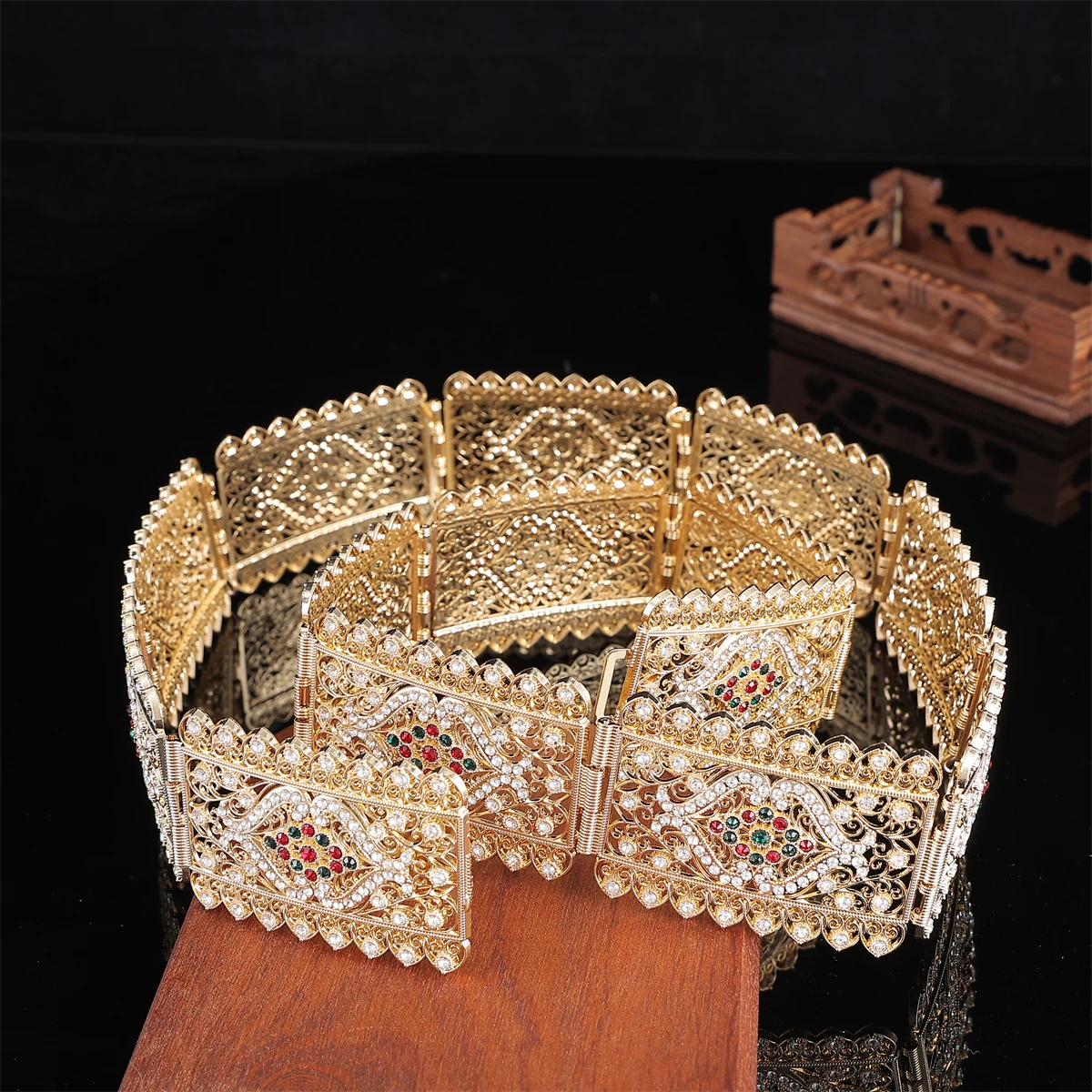 アラブ風レディースローブベルト、宮廷彫刻メタルウエストチェーン、くり抜き花柄ローブベルト