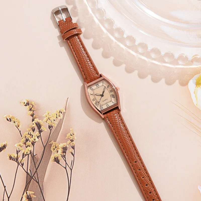 Reloj clásico de forma ovalada para mujer, reloj de cuarzo con cinturón elegante Retro Simple