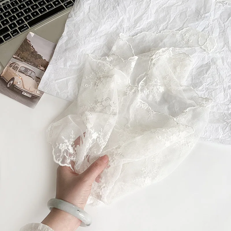 

Новый летний универсальный шелковый платок-треугольник с кружевной цветочной вышивкой, украшение для шеи, женский аксессуар