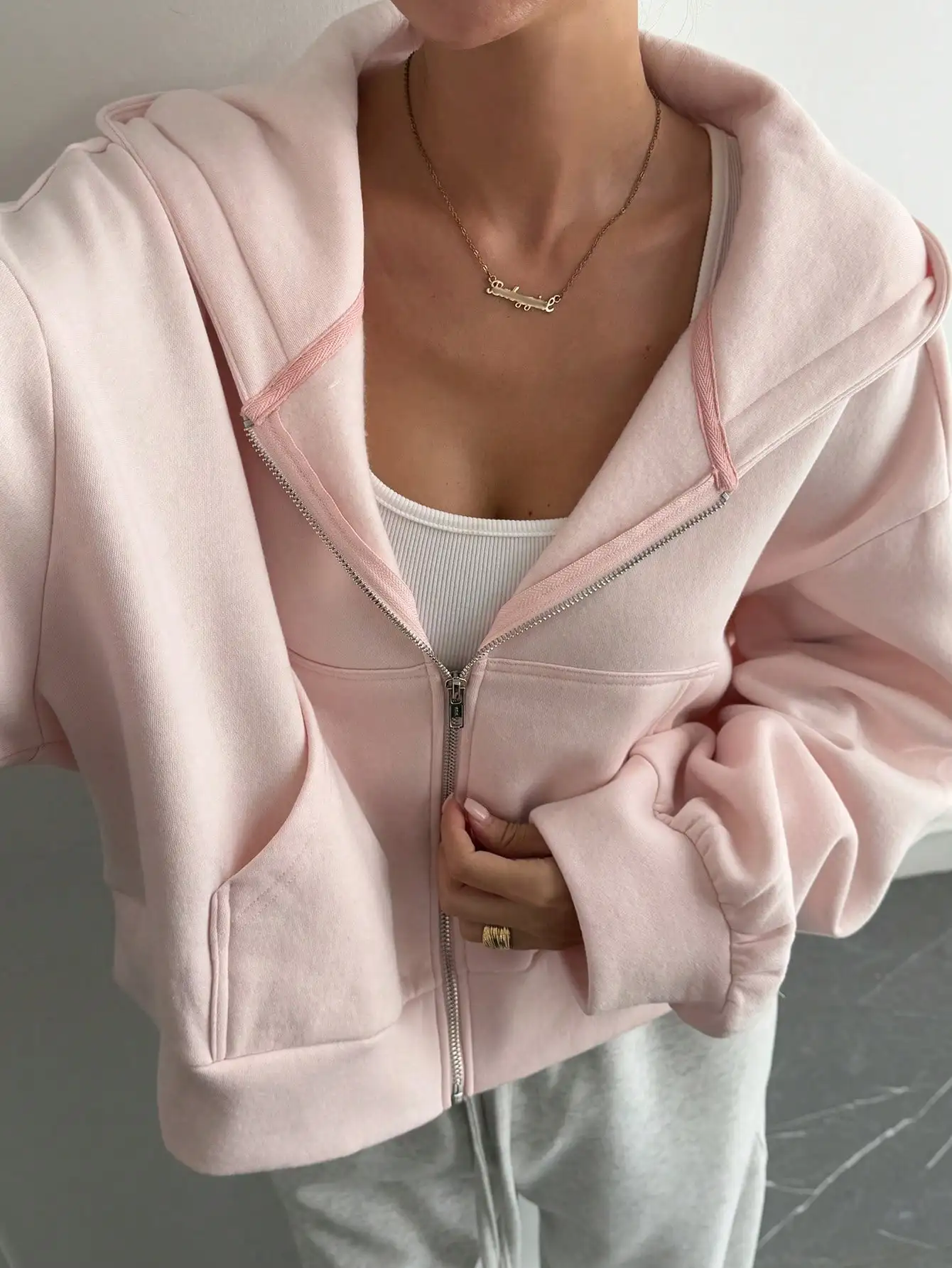 

Женская мягкая розовая толстовка на молнии с карманом-кенгуру, свободного кроя