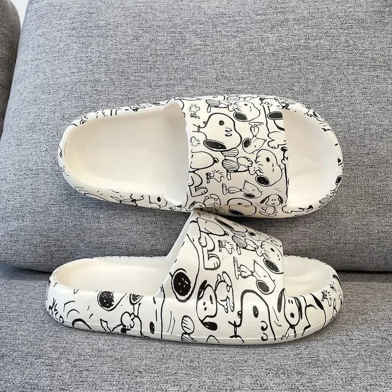 

New Snoopy Slippers Kawaii Girls Home Cartoon SandalsStudent Non-Slip Outdoor Slippers Couple Gifts