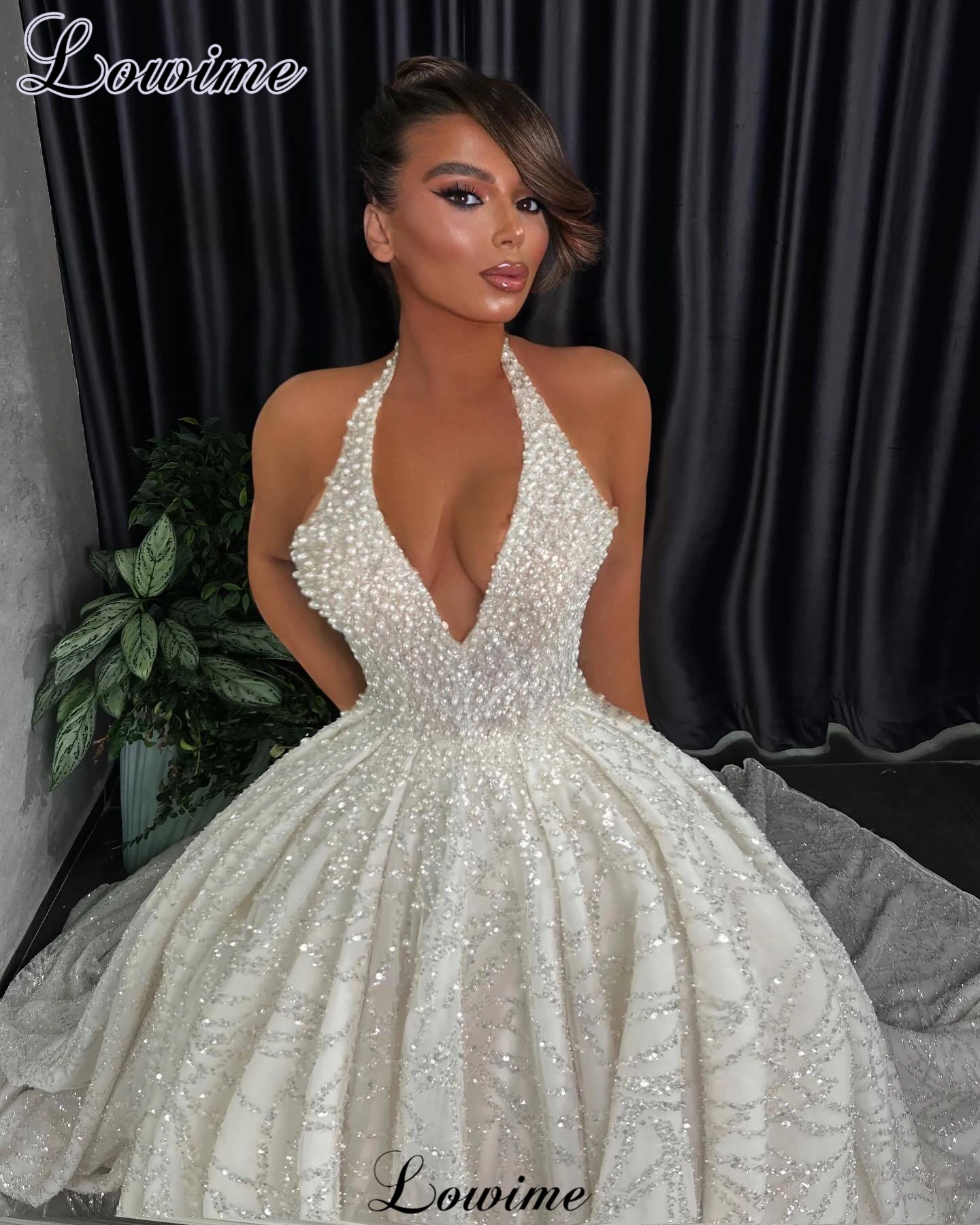 Newest Elegant Wedding Dresses With Court Train Halter Pearls Wedding Gowns Chapel Brides Dresses Vestido Blanco Customized