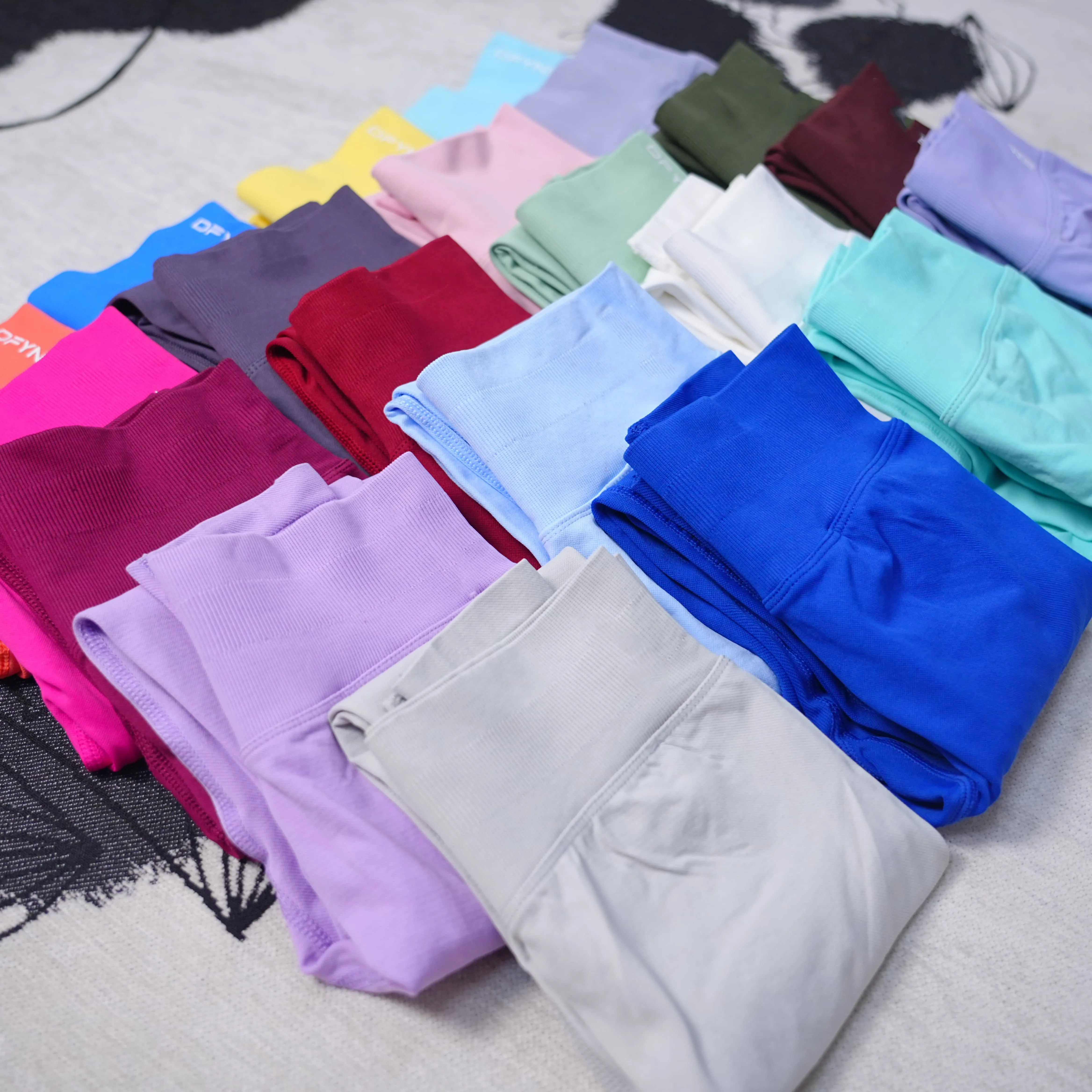 تأثير طماق المرأة منخفضة الخصر بعقب رفع اليوغا السراويل سلس البطن التحكم اللياقة البدنية تجريب الرياضة الجري طماق