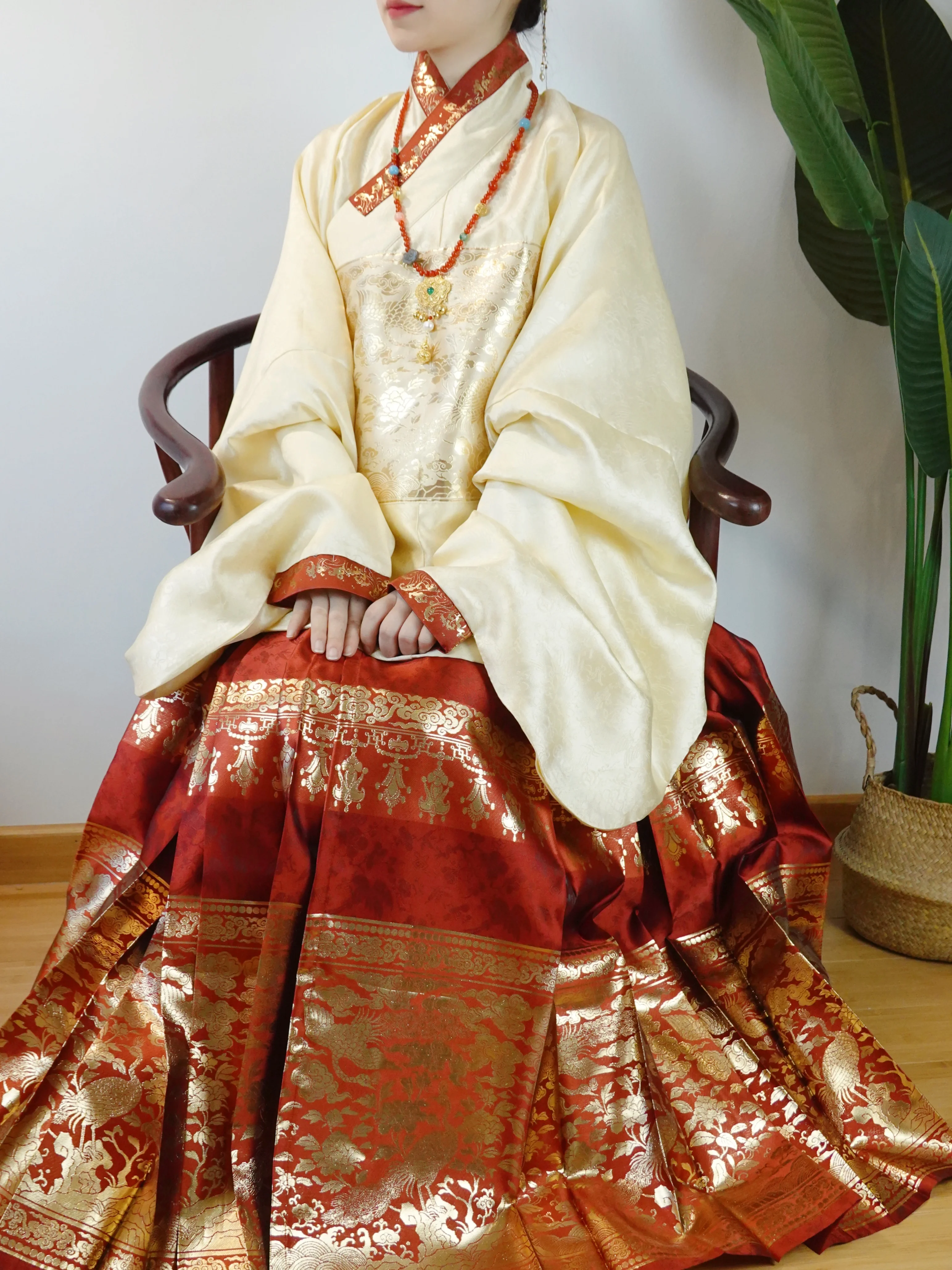 

Horse Face Skirt Ming Dynasty China Hanfu Women's Dress Woven Gold Skirt Daily Style Horse Face Pony Skirt Traditional Costume