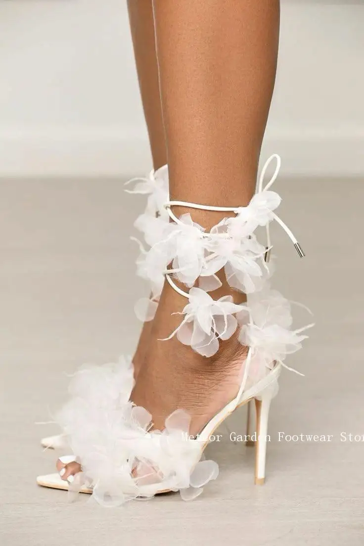

Новые женские белые сандалии ручной работы на шпильке с острым носком и перекрестной завязкой на шнуровке, свадебные туфли из тюля и перьев