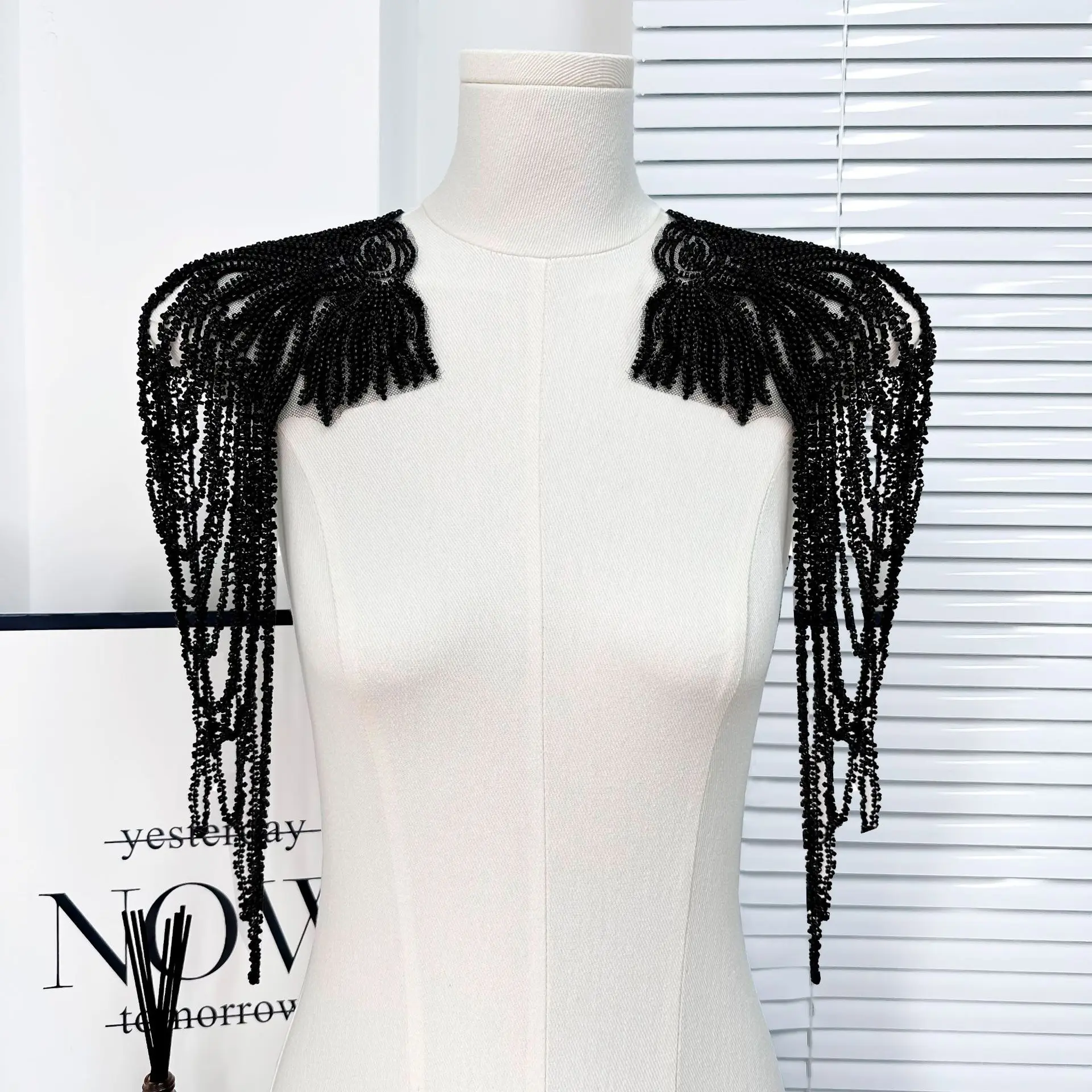 1pc Sequince Beaded Uniform Epaulets Men Women Cosplay Party Costume Accessories Shoulder Wrap Jewelry for Stage Performances