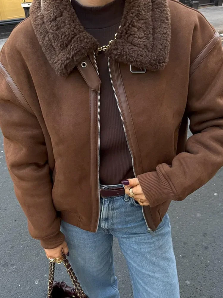 Chaqueta Retro de gamuza con forro de lana de cordero y bolsillo para mujer, abrigo de manga larga con cremallera y solapa gruesa a la moda, ropa de abrigo cálida para otoño para mujer