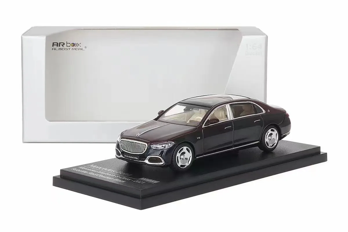 1:64 Maybach Mercedes-Benz S680 dwukolorowy, czerwony odlewany ciśnieniowo ze stopu statyczny wyświetlacz symulacyjny model samochodu, kolekcja dla dorosłych.