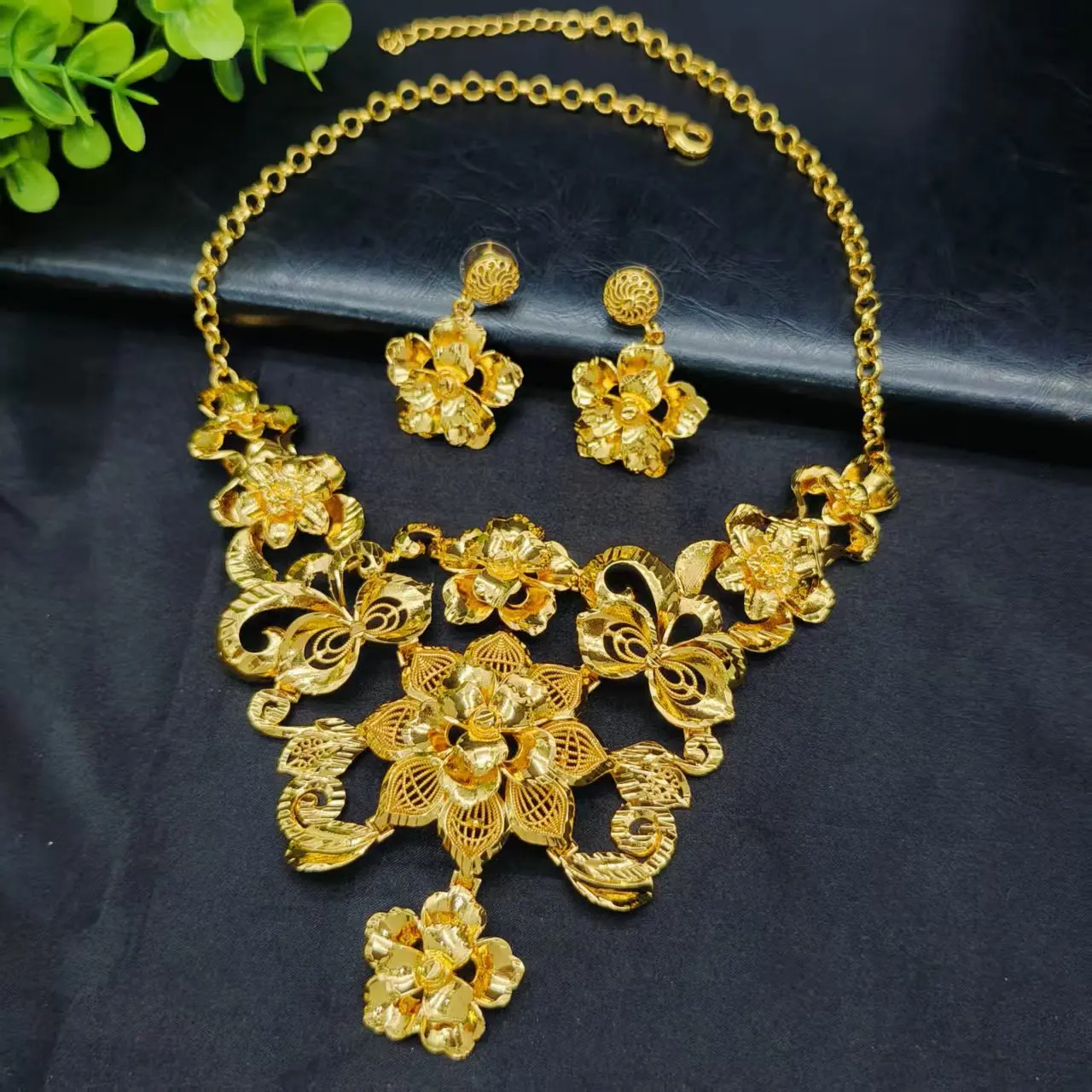 New Dubai Fashion 24K Gold Plated Necklace and Earrings - Exquisite Engagement Party Jewelry Set for Your Beloved  6666