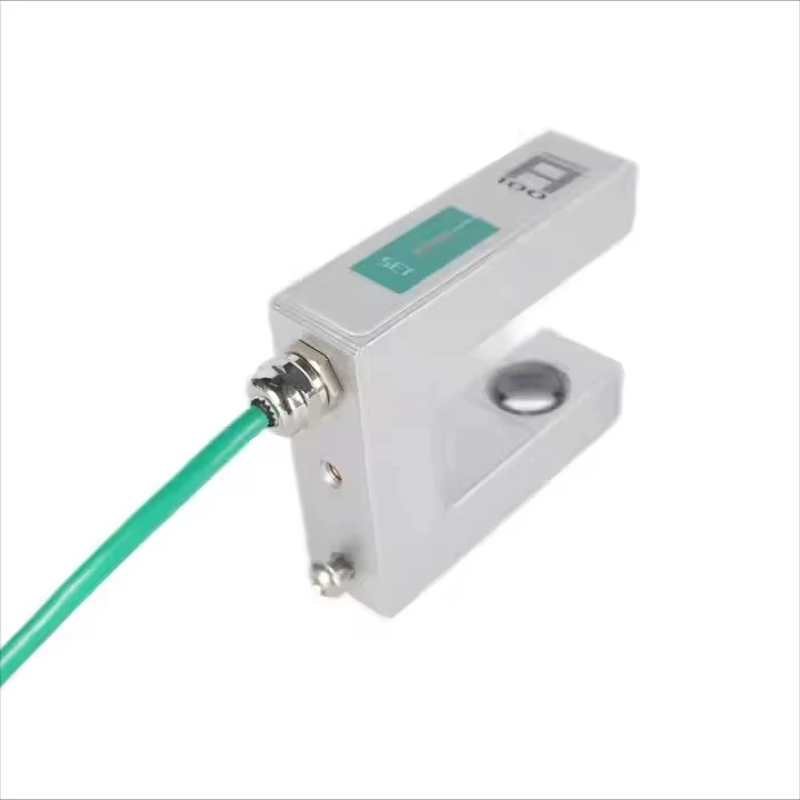 Solution for Precise Edge Detection in Material Rewinding Smart Vision Detection