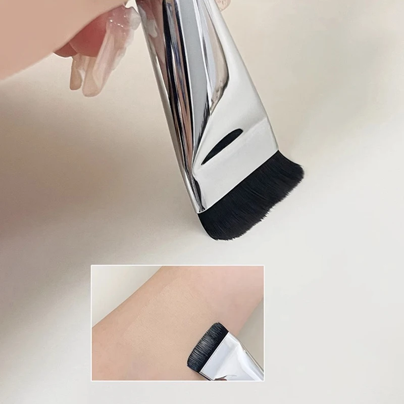 Pennello per fondotinta piatto ultrasottile: pennello per trucco Slim Contour per prodotti liquidi/polvere/crema
