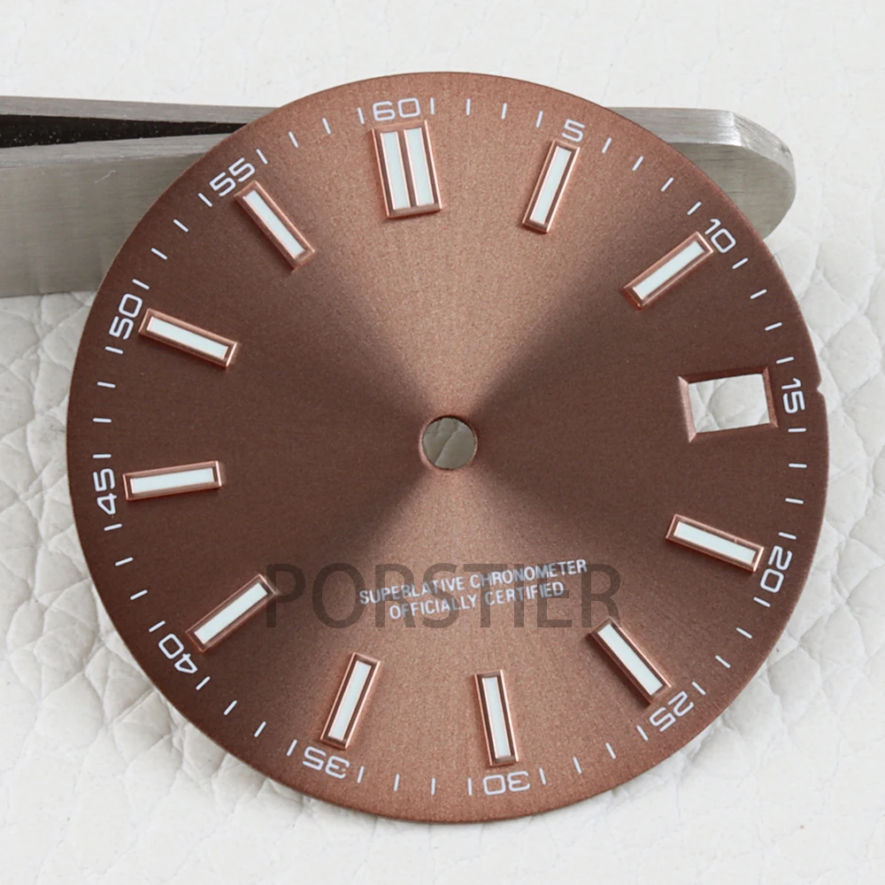 28,5 mm NH35-Uhrenzifferblatt für DATEJUST NH35/NH36-Uhrwerk, blau leuchtendes Zifferblatt mit Sonnenschliff-Textur, Datumsfenster, Uhrenzifferblatt-Ersatzteile – Detail 6