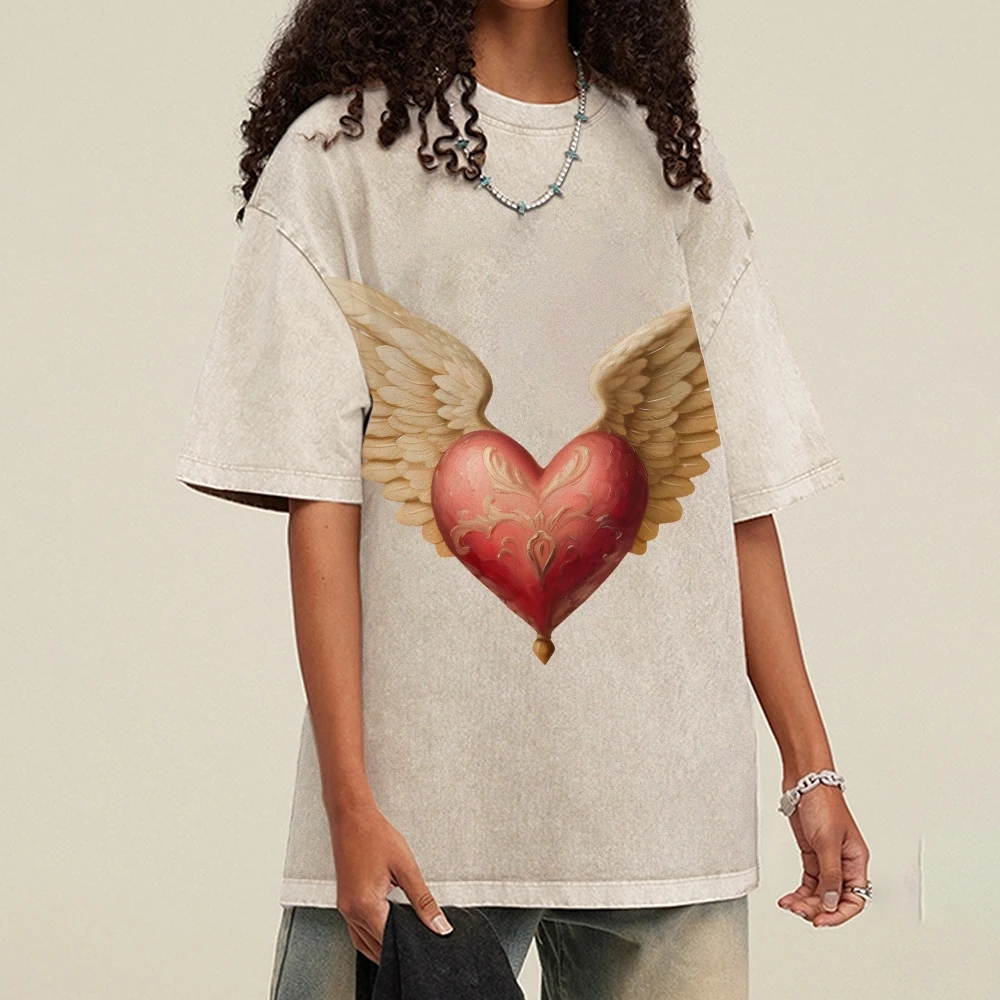 Koszulka graficzna Y2k z nadrukiem skrzydlatego serca Romantyczny, boski i podnoszący duchy styl Kpop Miękki bawełniany materiał na codzienne stylizacje tematyczne miłości