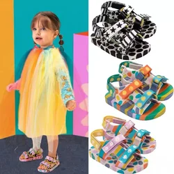 Sandalias ligeras para niños y niñas, zapatos informales antideslizantes de verano, zapatos de gelatina a juego de colores para la playa