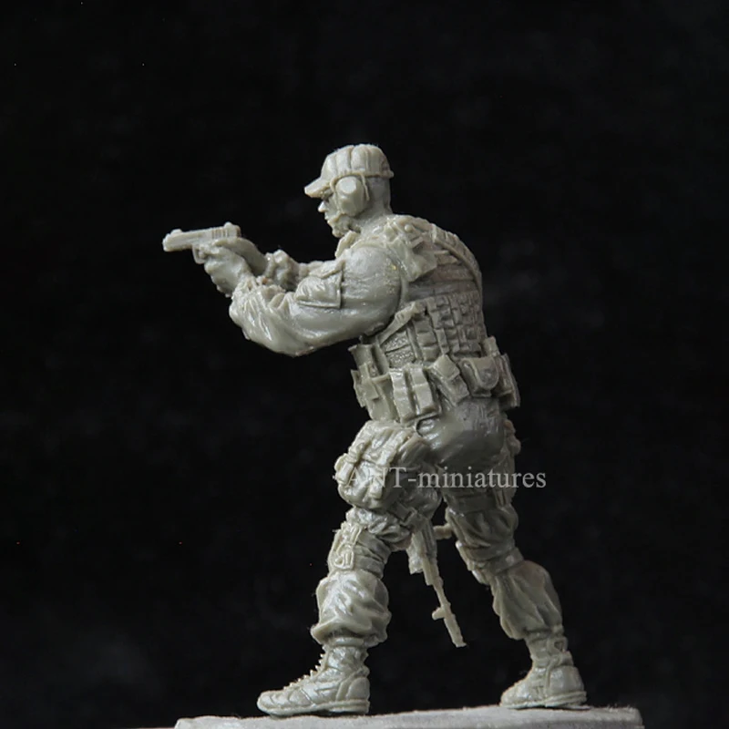 1/35 Resin Model Figure Kits GK , Military Theme，Unassembled And Unpainted