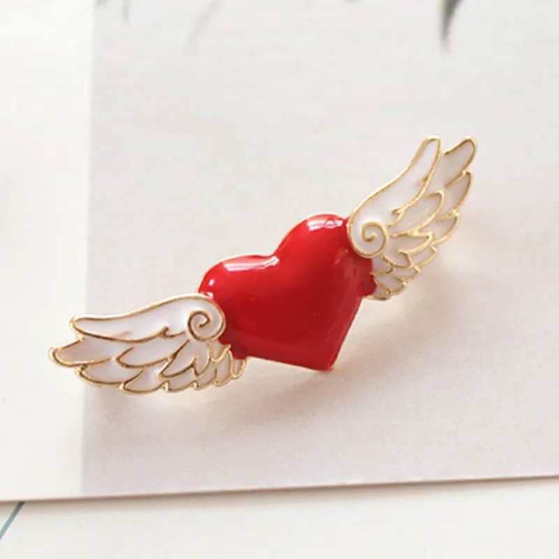 Fashionable and minimalist red heart angel wing brooch Mocha girl series versatile pin